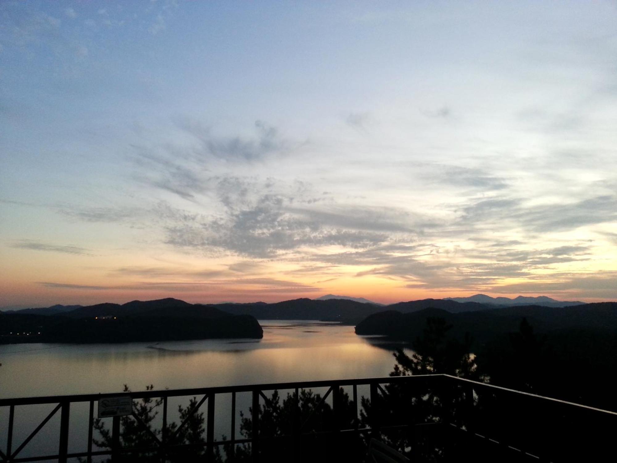 Asia Lakeside Hotel Jinju Esterno foto